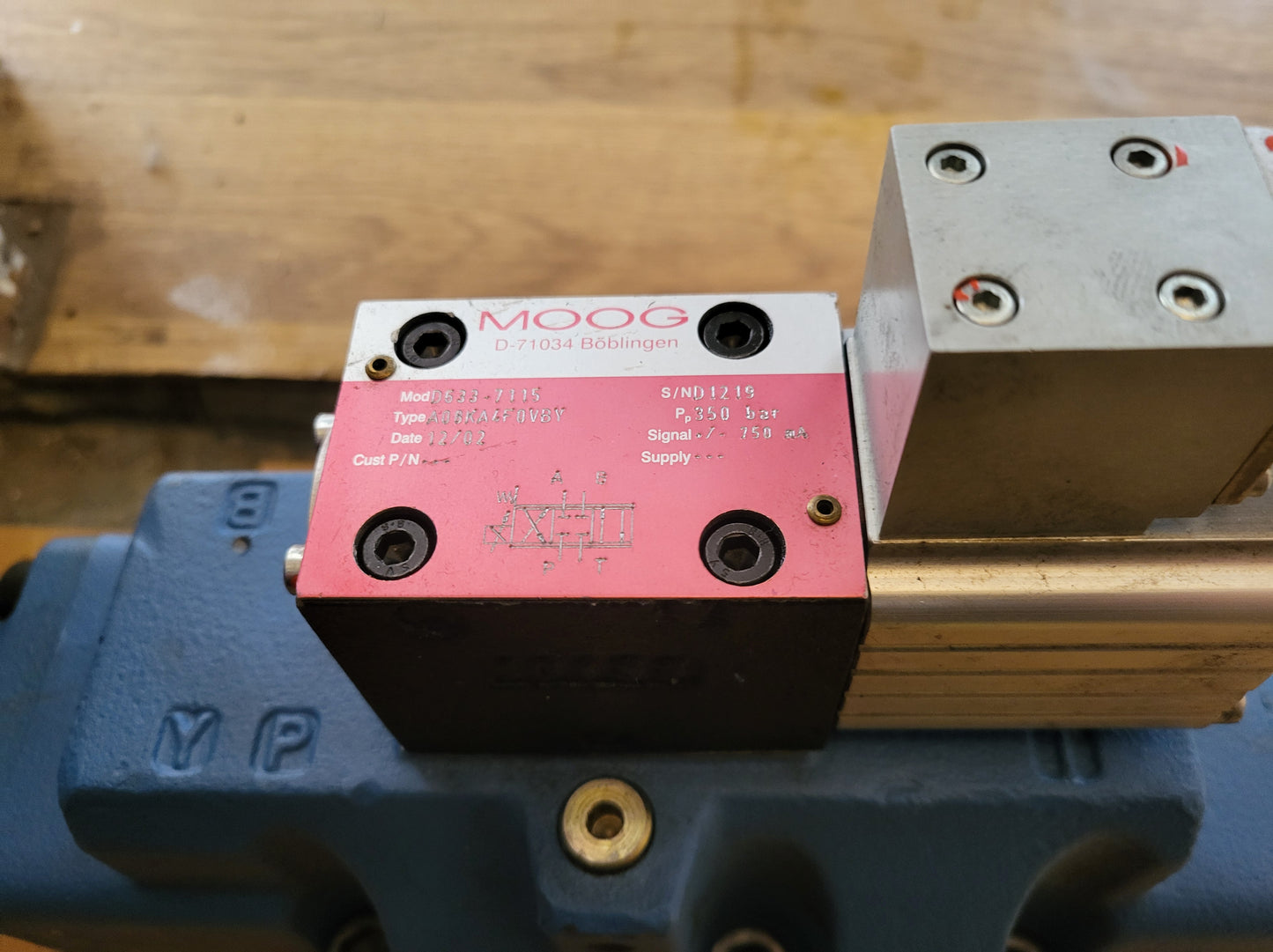 D633-7115, A08KA4F0VBY, Moog hidraulikus szervo szelep, Arburg D684E4734 modulon, 280-350bar