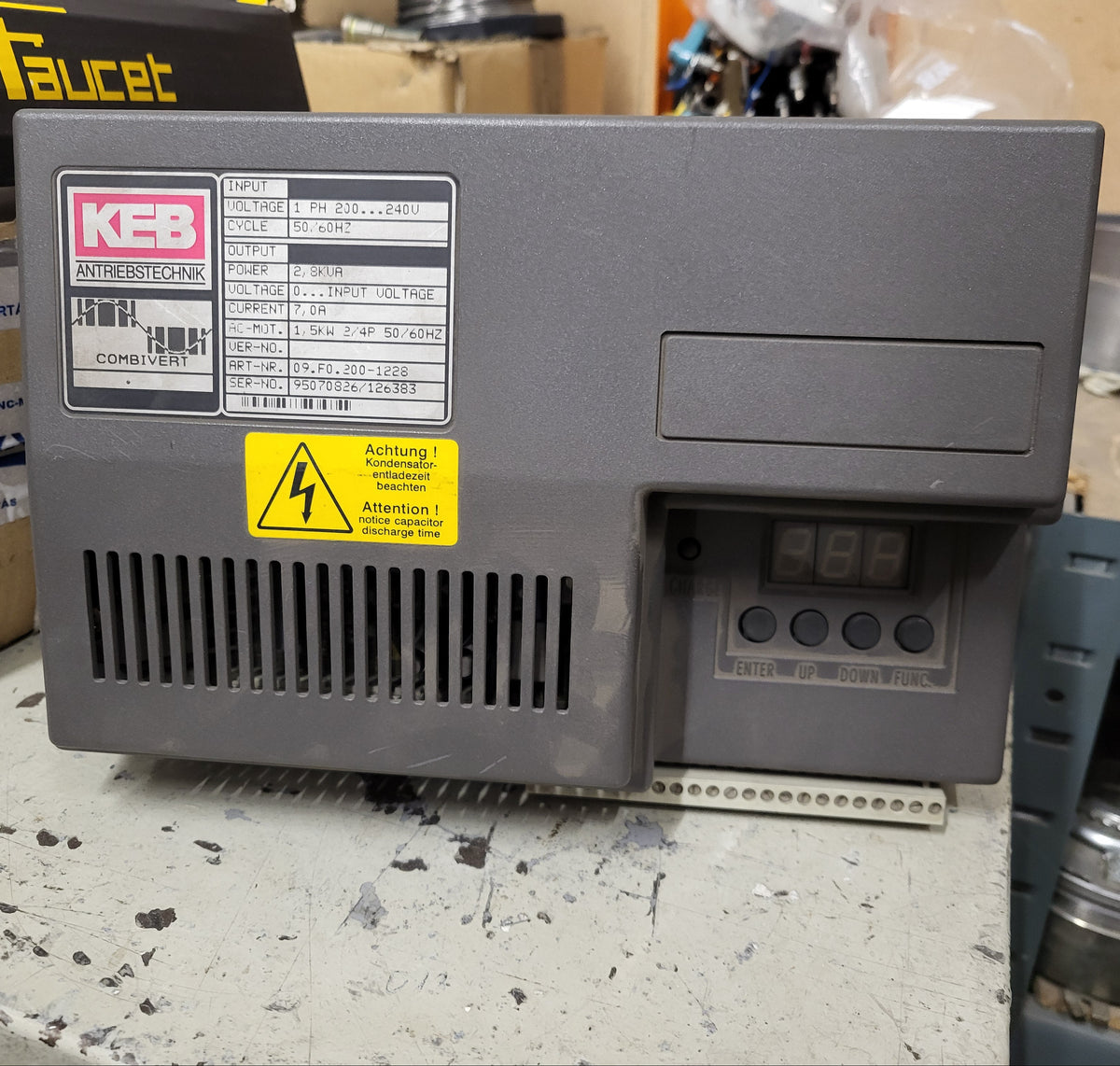 09.F0.200-1228, frekvenciaváltó, 7A, 1.5kW, KEB Antriebstechnik
