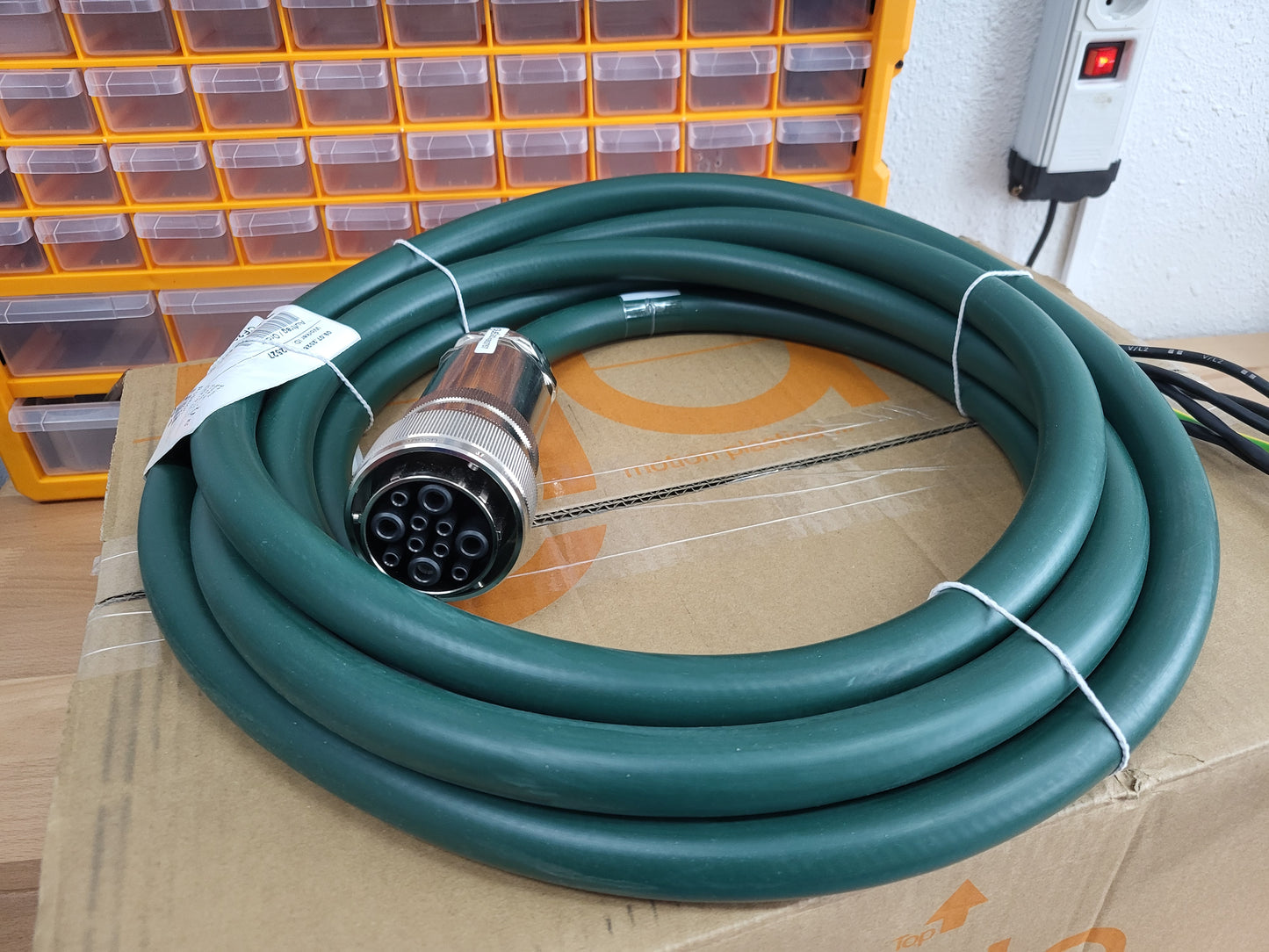 MAT9190013, Igus, konfektioniertes Servo-Leistungskabel (IKG4167, Bosch Rexroth)