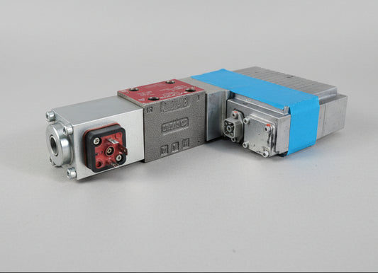 D920-141, R08KB910HXYX, Moog, elektro-hidraulikus (EHV) vezérlő-szelep