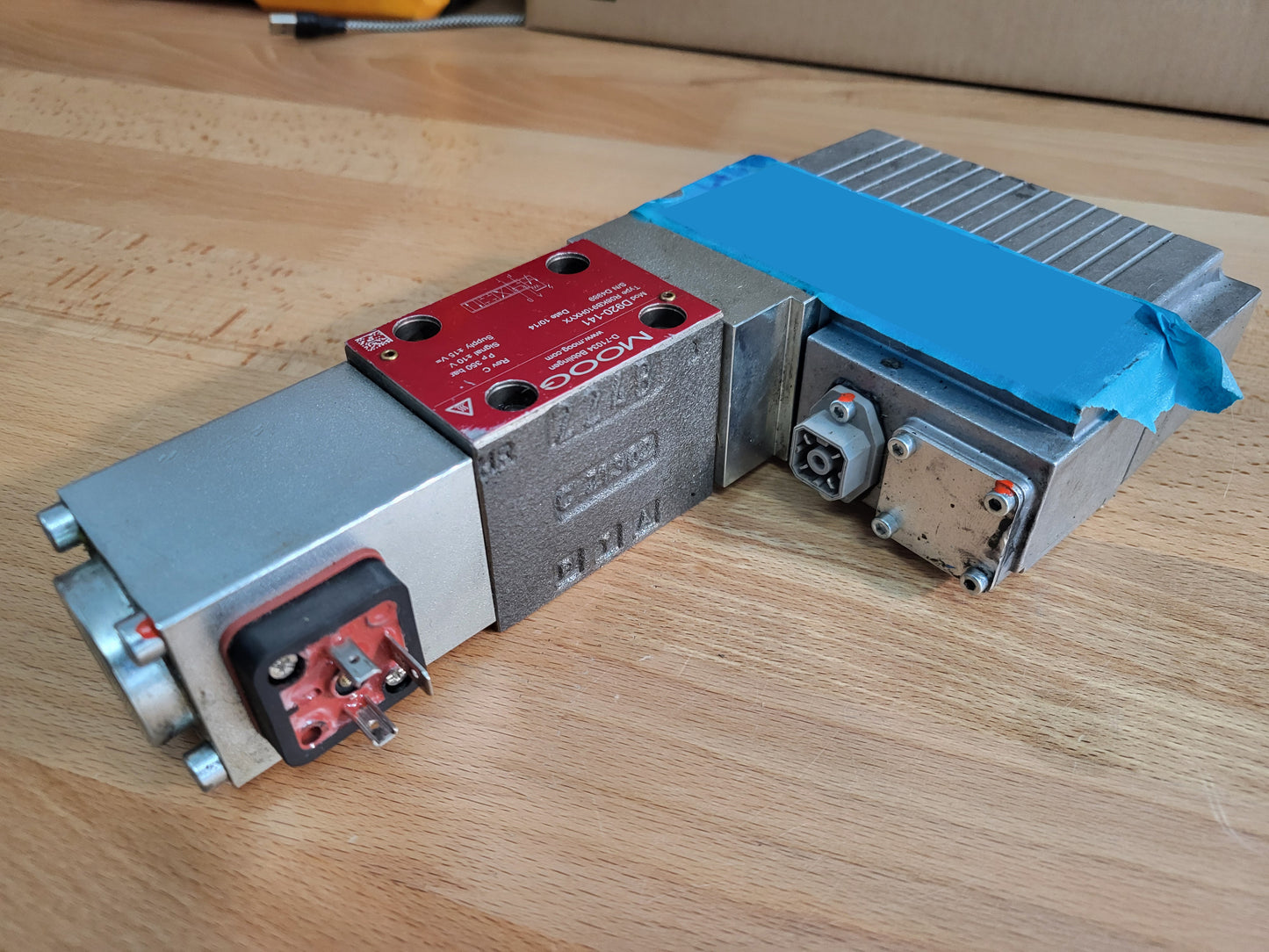 D920-141, R08KB910HXYX, Moog, elektro-hidraulikus (EHV) vezérlő-szelep