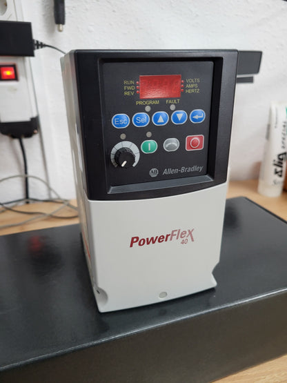 22B-D2P3N104, Powerflex 40, 0.75kW, 2.3A, Allen-Bradley frekvenciaváltó