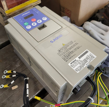 SJH300-8LF, 5.5 kW-os inverter, 24A, Hitachi