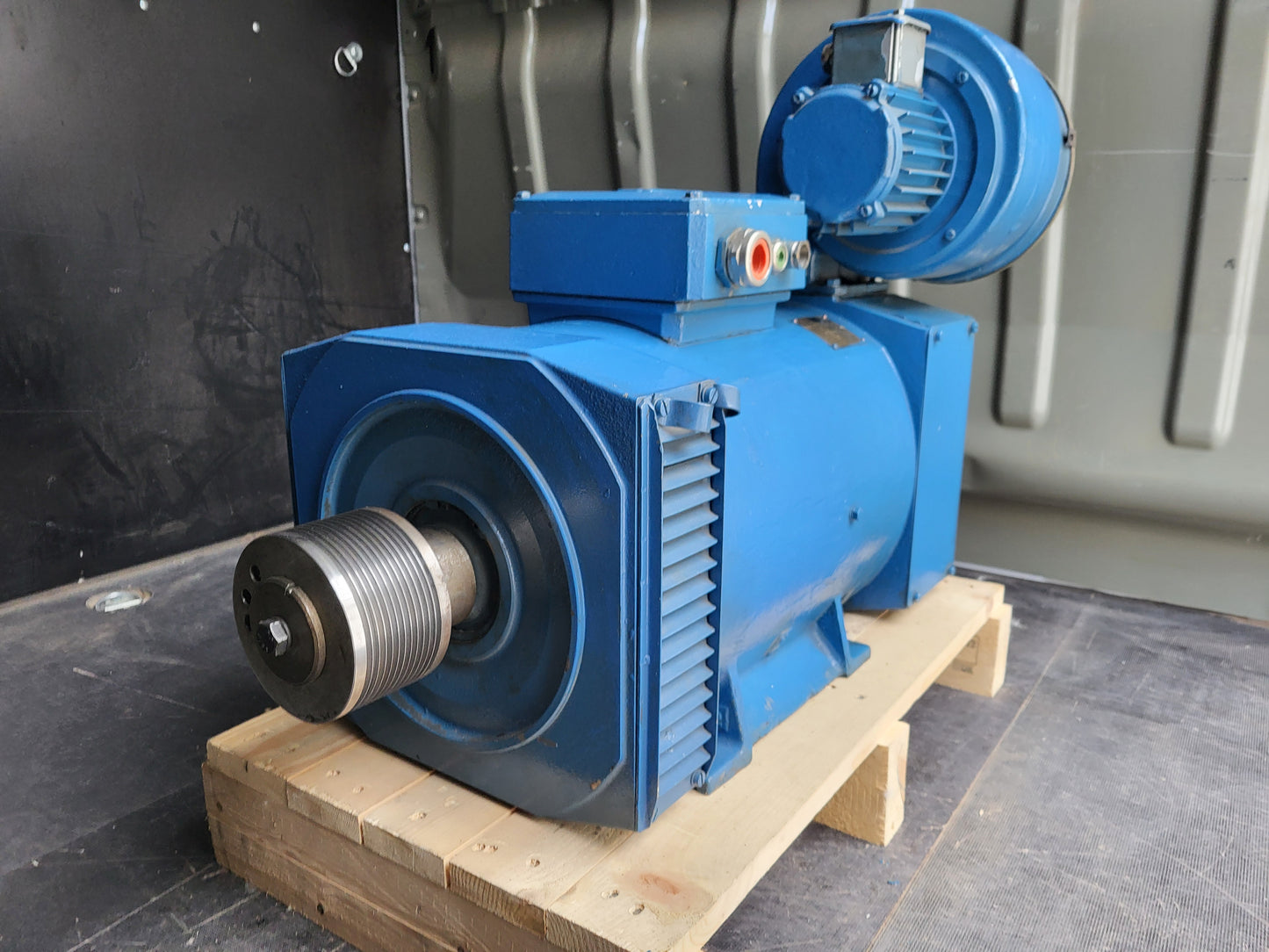 EHL160L4, EVIG, 18.5kW, 53.6A, 137Nm főmotor