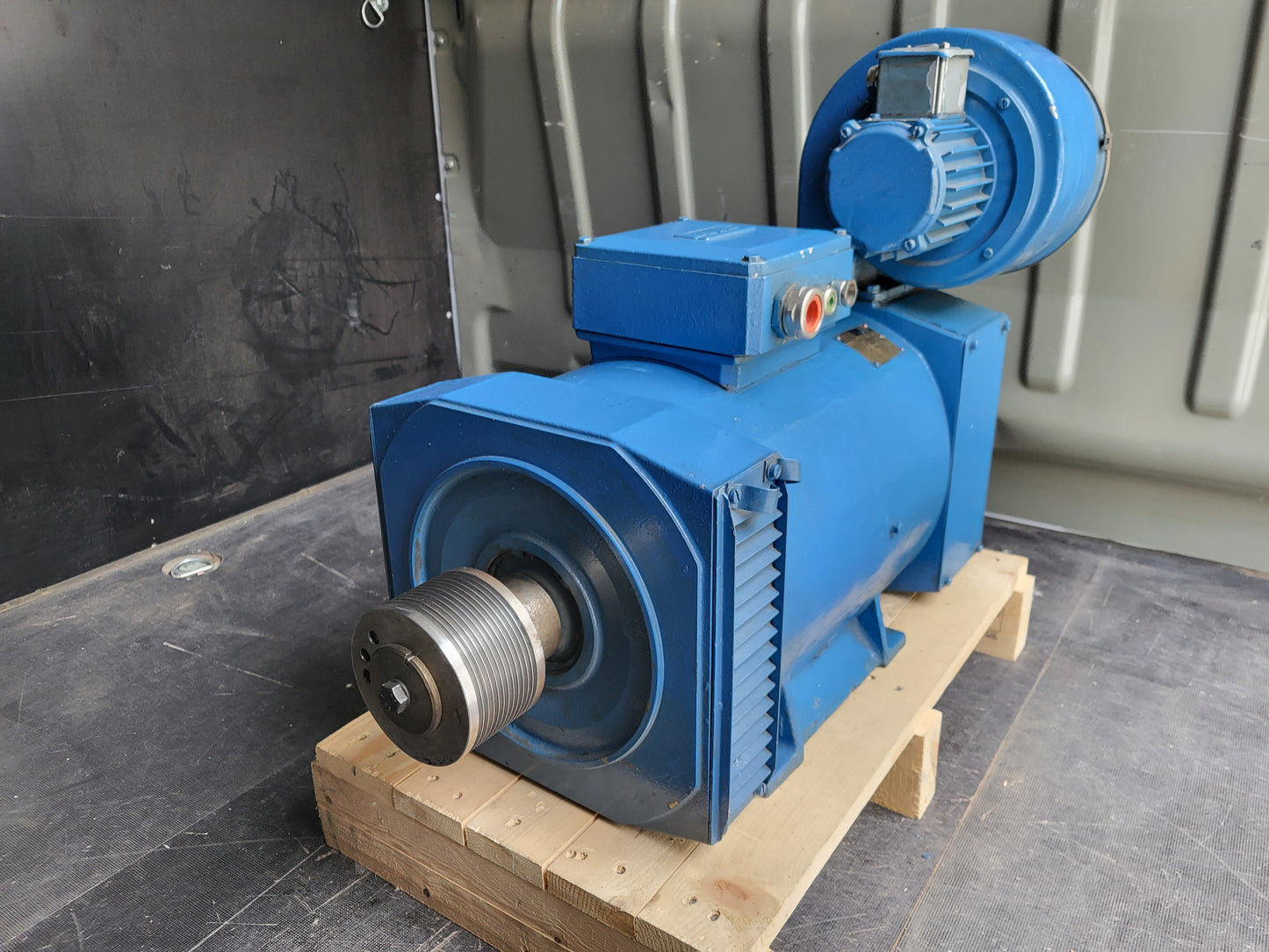 EHL160L4, EVIG, 18.5kW, 53.6A, 137Nm főmotor