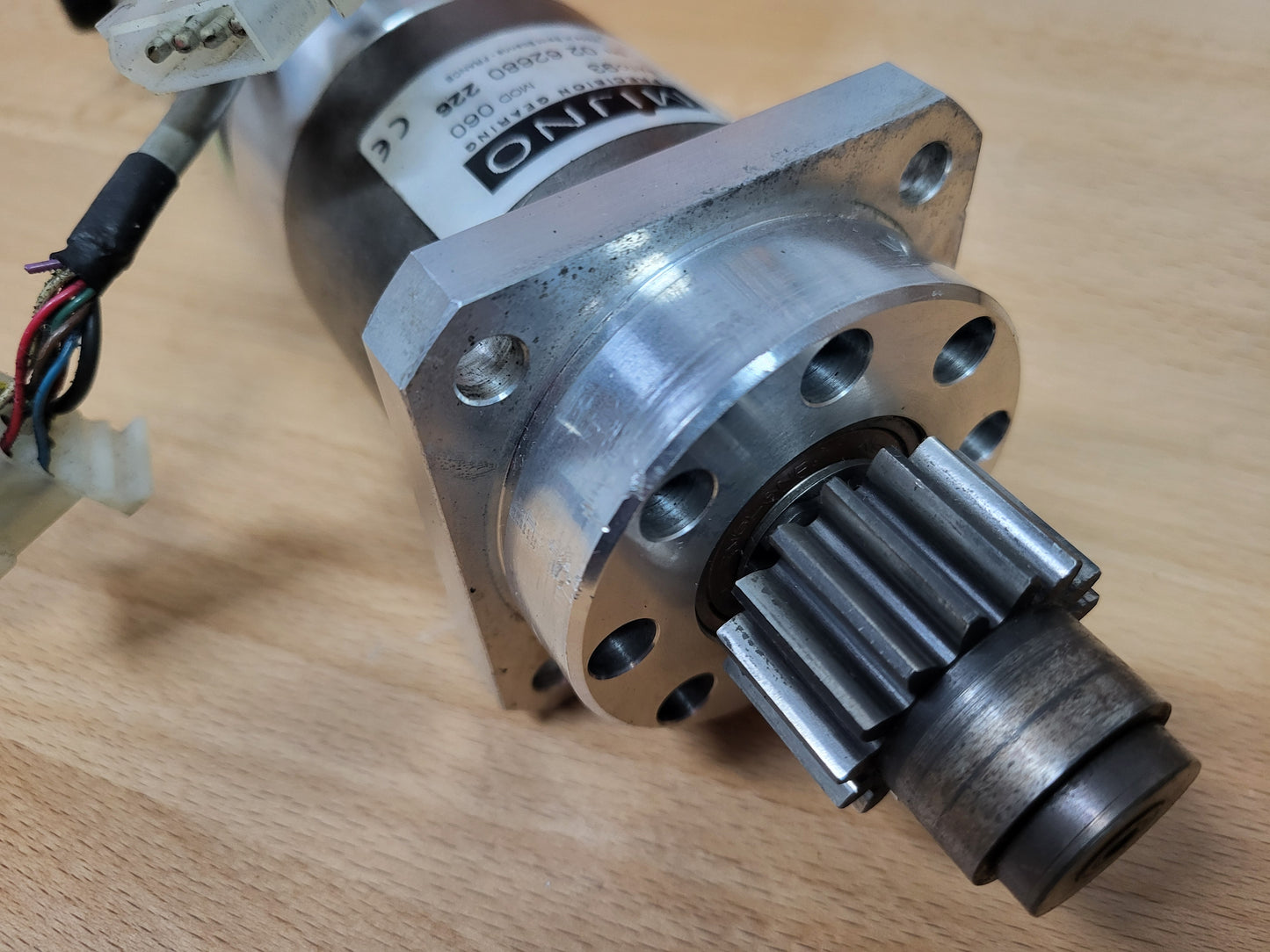 RX120LR1207 Parvex márkájú, DC szervo motor (+ Mijno gear), 0.285Nm