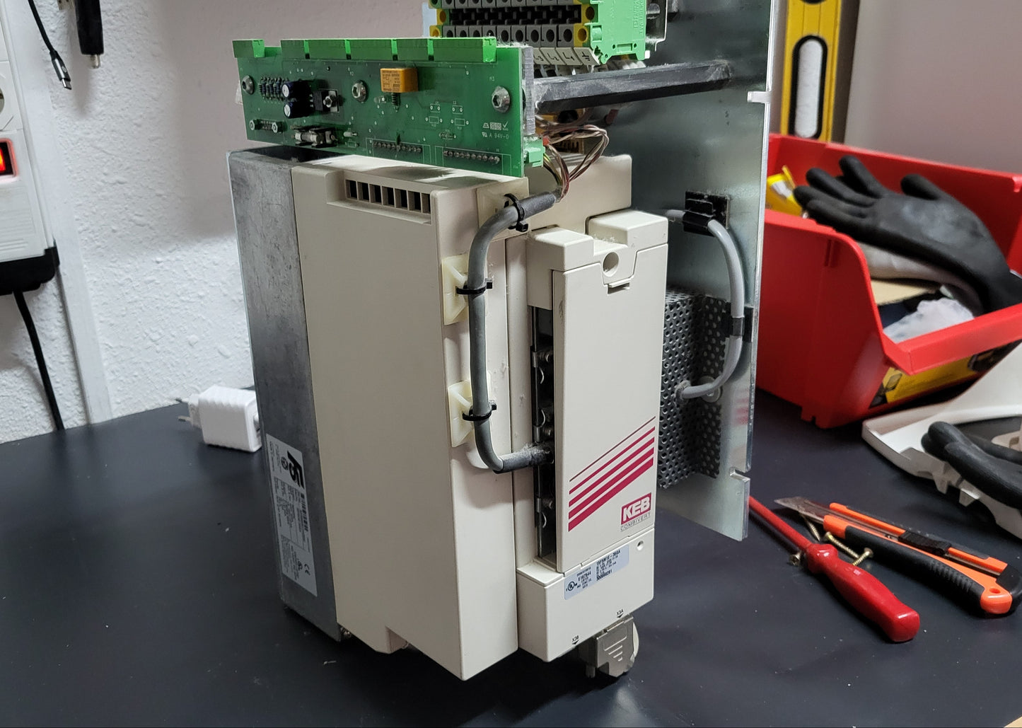 15F5M1E-35GA frekvenciaváltó, 11kW, 24A, 400V, KEB Combivert