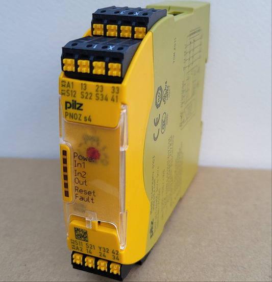 PNOZ s4 C 24VDC 3 n/o 1 n/c (751104), Sicherheitsrelais, Pilz