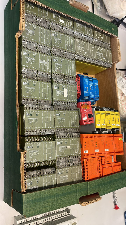 Dold safety relays, Pilz Pnoz1 modules: all at 65 EUR each, while stocks last!