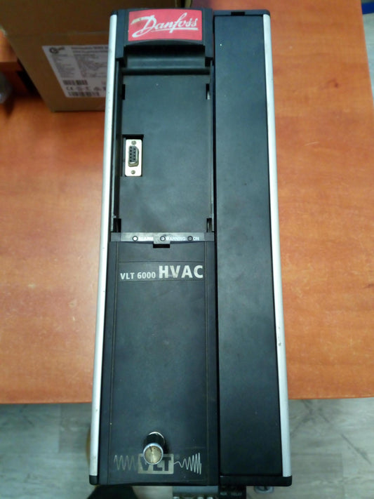 175Z7010, VLT6000, Danfoss VLT6011HT4B20STR3DLF00A00CC, 11.5kW frekvenciaváltó