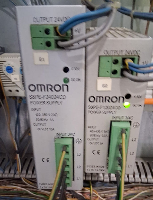 S8PE-F24024CD, háromfázisú kapcsolóüzemű tápegység, 0.24kW, Omron