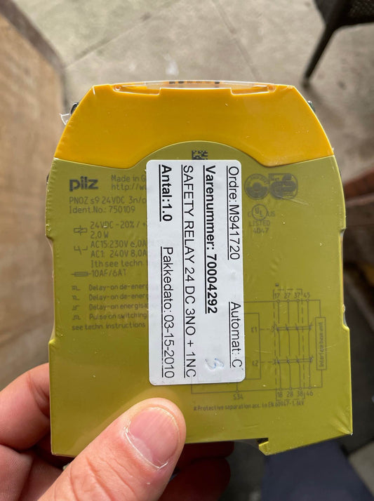 750109, Pilz, safety relay, 24DC 3NO+1NC