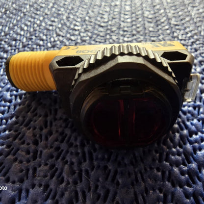 QS18VP6DQ8, photoelectric sensor, Banner