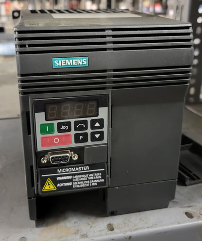 6SE9215-8DB50 Micromaster frekvenciaváltó, 5.9A, 2.2kW
