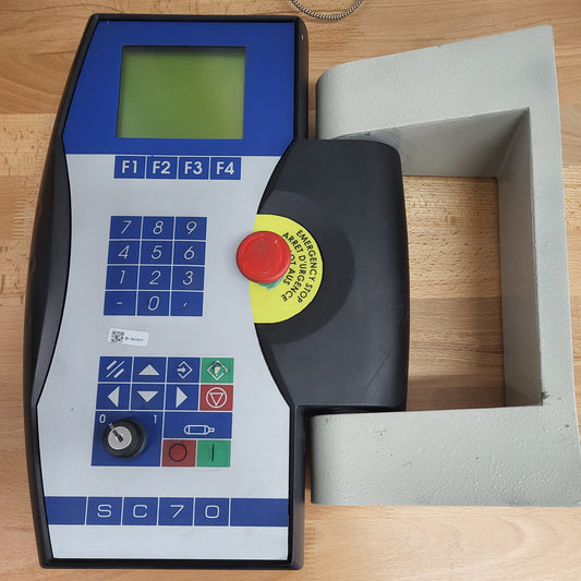 SC70, Robosoft-Bedienfeld (Bedienfeld von Haco, HSLX 3000, NC-hydraulische Blechschere) und dessen Zentraleinheit mit der Teilenummer 411-1208, (SC70)
