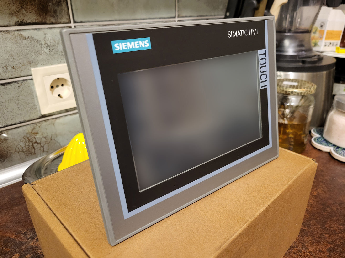 6AV2124-0GC01-0AX0, SIMATIC HMI, TP700, Comfort panel, new module